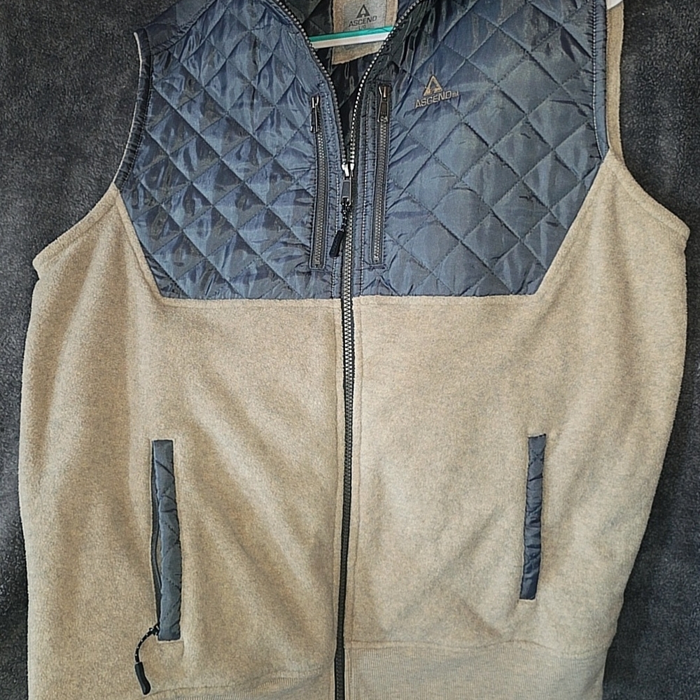 Ascend Men's Vest in Gray and Navy